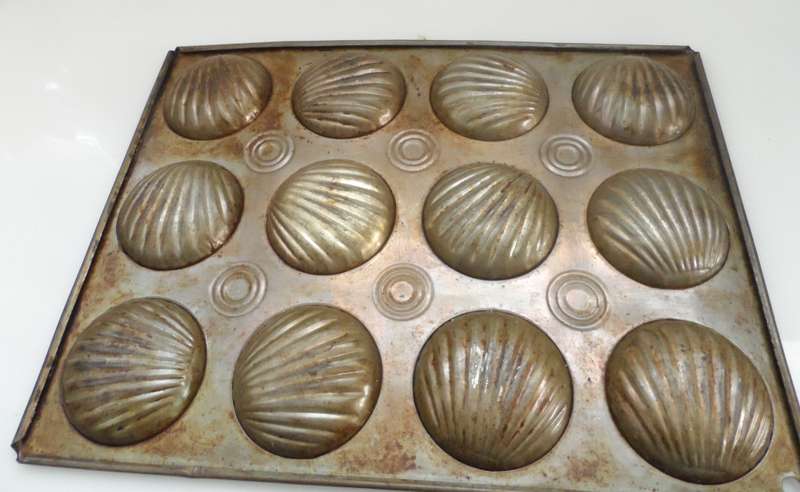 BAKING TRAY, VINTAGE FOR MADELINES, TARTLETS, BISCUITS  SCALLOPED SHELL DESIGNS