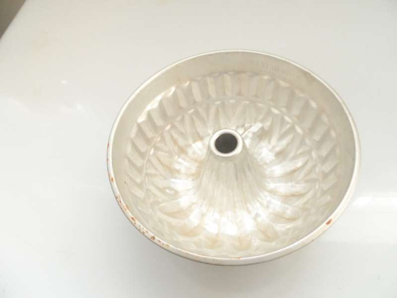 Dr OETKER VINTAGE BUNDT PAN / BAKING MOULD