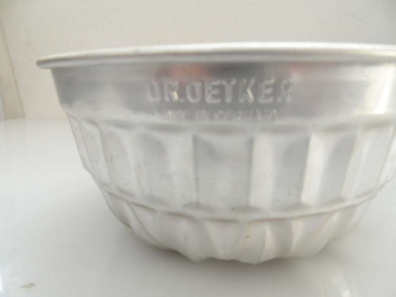 Dr OETKER VINTAGE BUNDT PAN / BAKING MOULD
