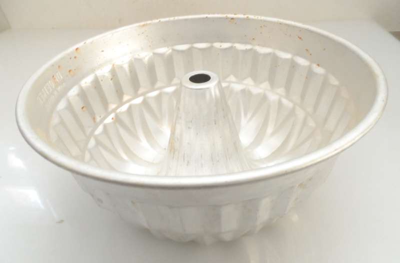 Dr OETKER VINTAGE BUNDT PAN / BAKING MOULD