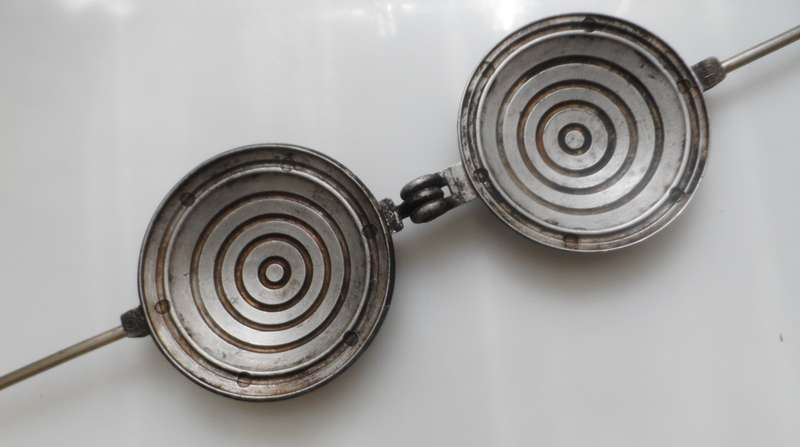 VINTAGE  - 1955 - JAFFLE TOASTER by: ' JAFFLE PRESSURE TOASTER '