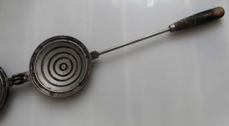 VINTAGE  - 1955 - JAFFLE TOASTER by: ' JAFFLE PRESSURE TOASTER '