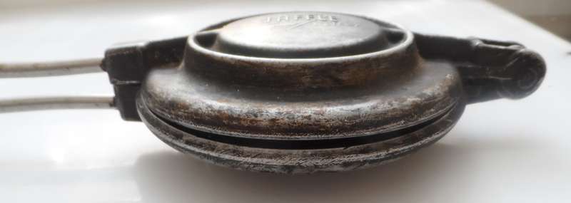 VINTAGE  - 1955 - JAFFLE TOASTER by: ' JAFFLE PRESSURE TOASTER '