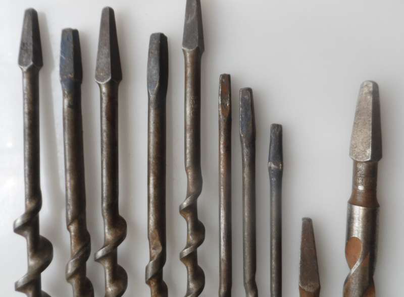 VINTAGE SQUARED SHANK, AUGER DRILL BITS, TWIST BIT , AND ROSE BIT, FOR HAND BRACE in good working or