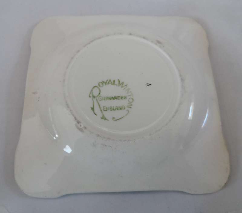 ROYAL WINTON SOUVENIR , DISPLAY DISH ' SILVER JUBILEE QUEEN MARY & KING GEORGE V 1910-1935 '