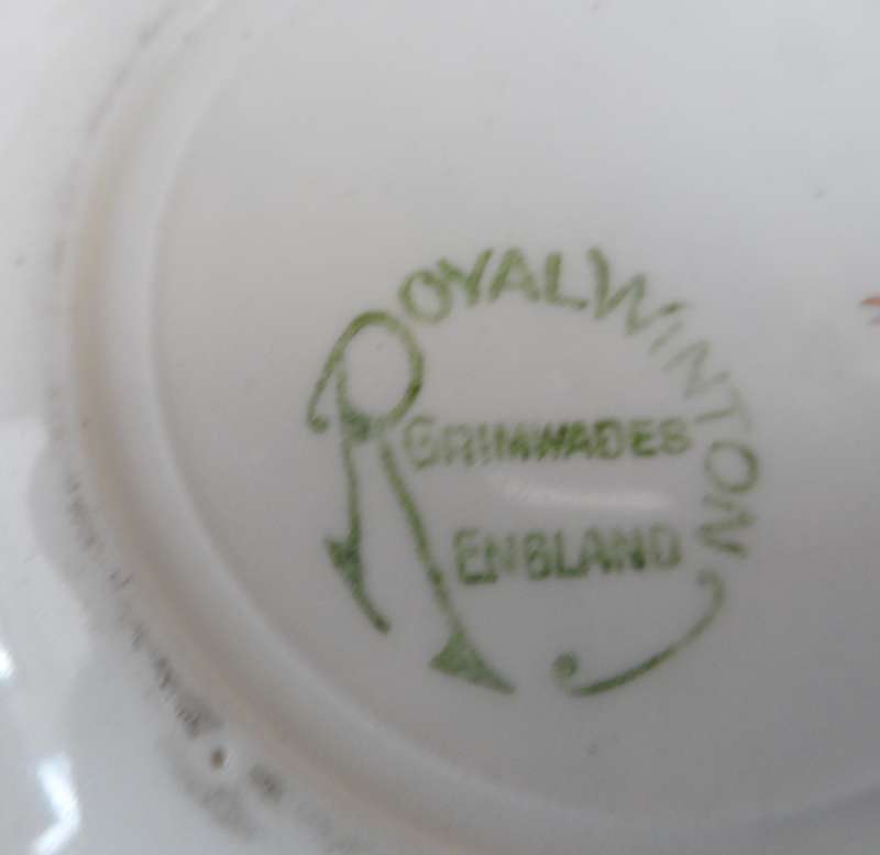 ROYAL WINTON SOUVENIR , DISPLAY DISH ' SILVER JUBILEE QUEEN MARY & KING GEORGE V 1910-1935 '