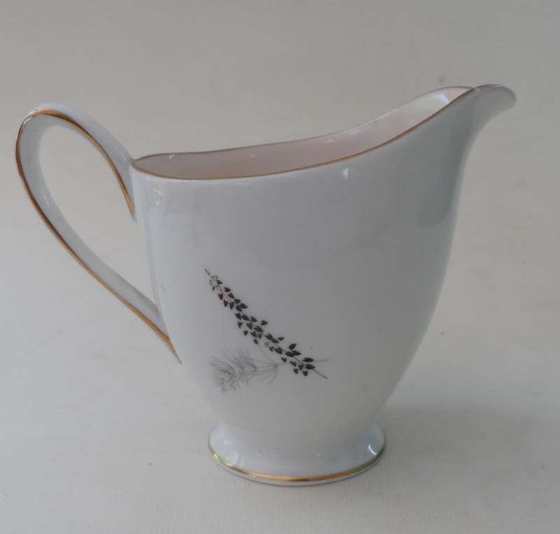 ROYAL  STANDARD  MILK JUG / CREAMER
