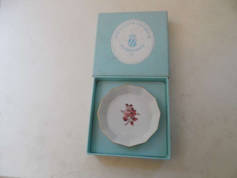 NYMPHENBURG PORZELLAN MANUFAKTUR , TRINKET DISH , new, in original box
