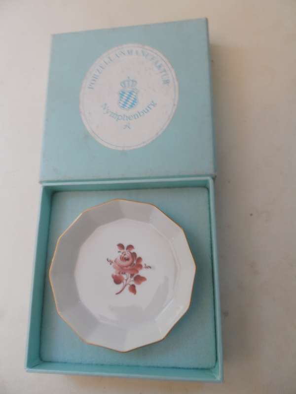 NYMPHENBURG PORZELLAN MANUFAKTUR , TRINKET DISH , new, in original box