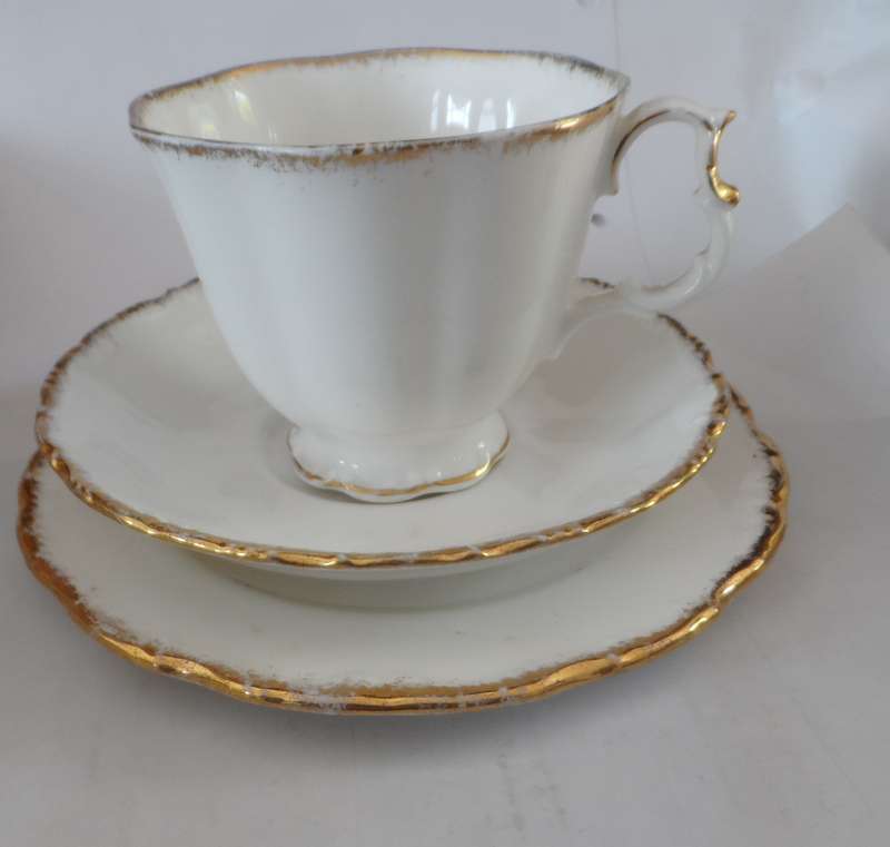 ROYAL ALBERT `SNOW QUEEN  ` TRIO      replacement  item