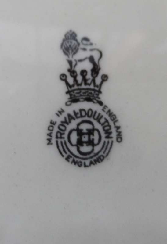 ROYAL DOULTON CABINET / DISPLAY PLATE ' STAG WITH HINDS BREAKING COVER     '