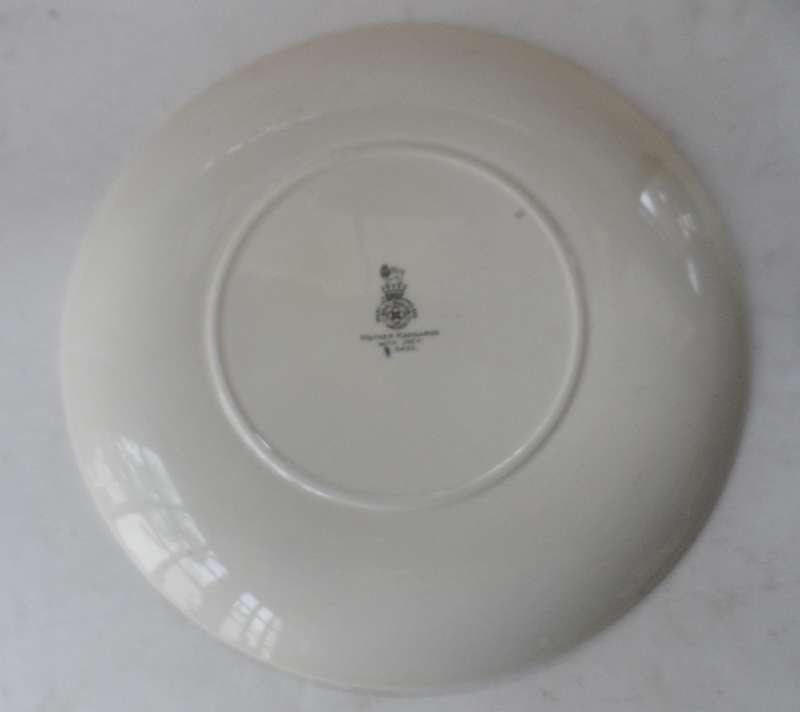 ROYAL DOULTON CABINET / DISPLAY PLATE ' MOTHER KANGAROO WITH JOEY  ' design No. D6426