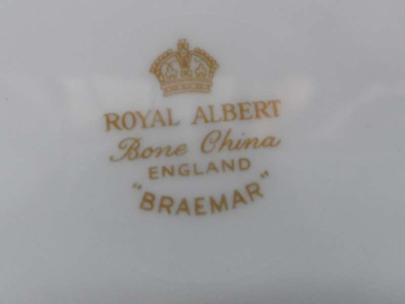 ROYAL ALBERT  TAB HANDLED SANDWICH, CAKE , GATEAU , PLATTER ' BRAEMAR ' .