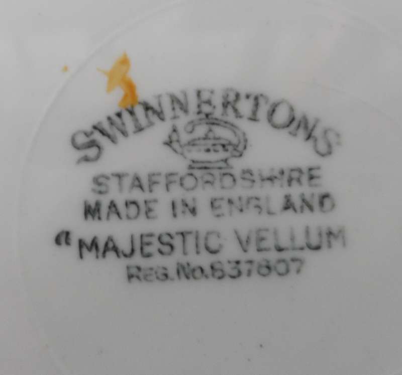 SWINNERTONS STAFFORDSHIRE CABINET / DISPLAY PLATE  ' THE MONUMENT  ' MAJESTIC VELLUM  837807