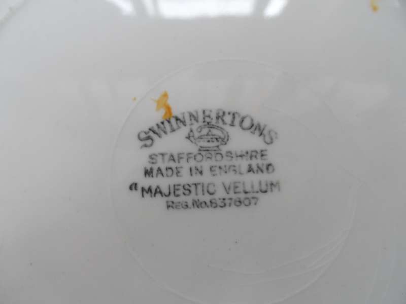 SWINNERTONS STAFFORDSHIRE CABINET / DISPLAY PLATE  ' THE MONUMENT  ' MAJESTIC VELLUM  837807