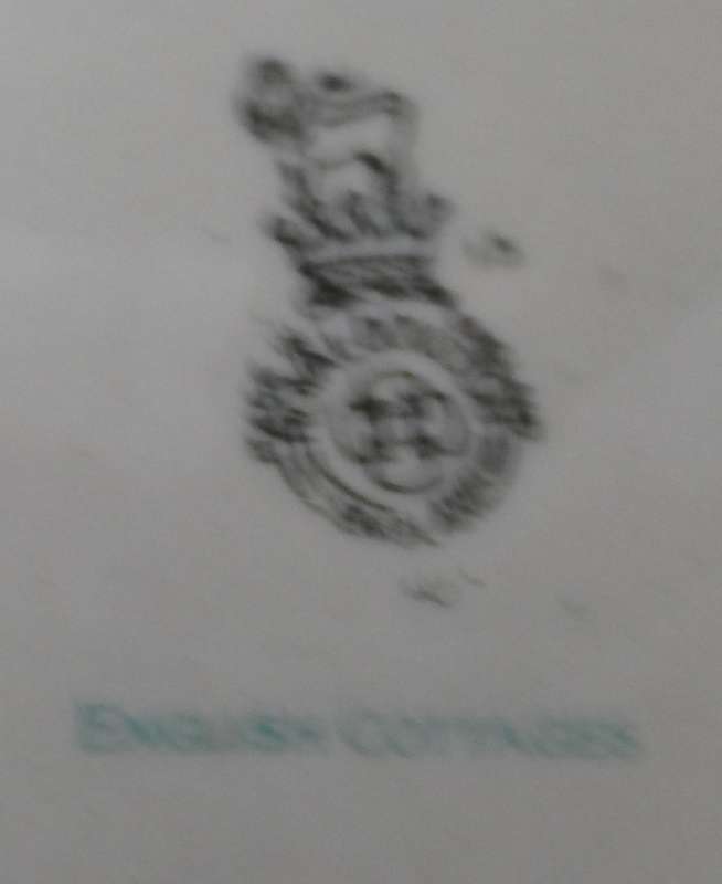 ROYAL DOULTON  CABINET / WALL DISPLAY PLATE '  ENGLISH COTTAGES  ' Design D4967