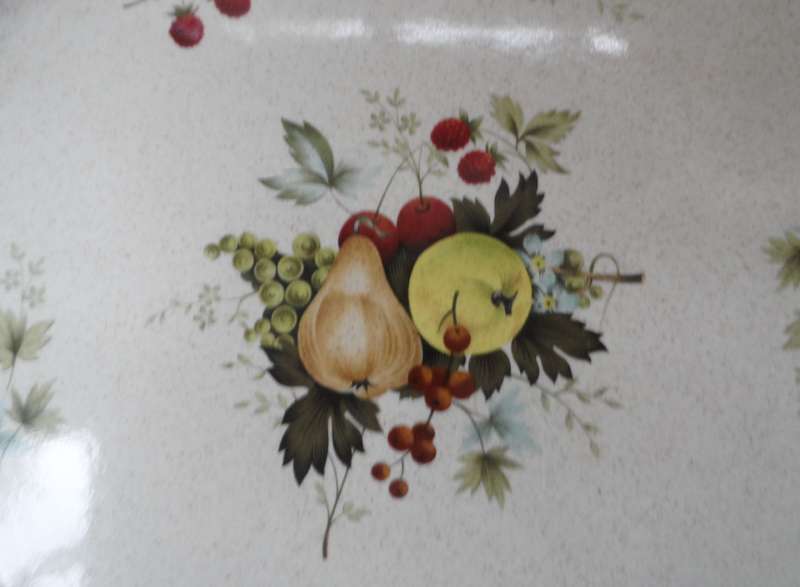ROYAL DOULTON TABLE WARE ,   LAMBETH WARE   PLATE ' CORNWALL ' LS1015