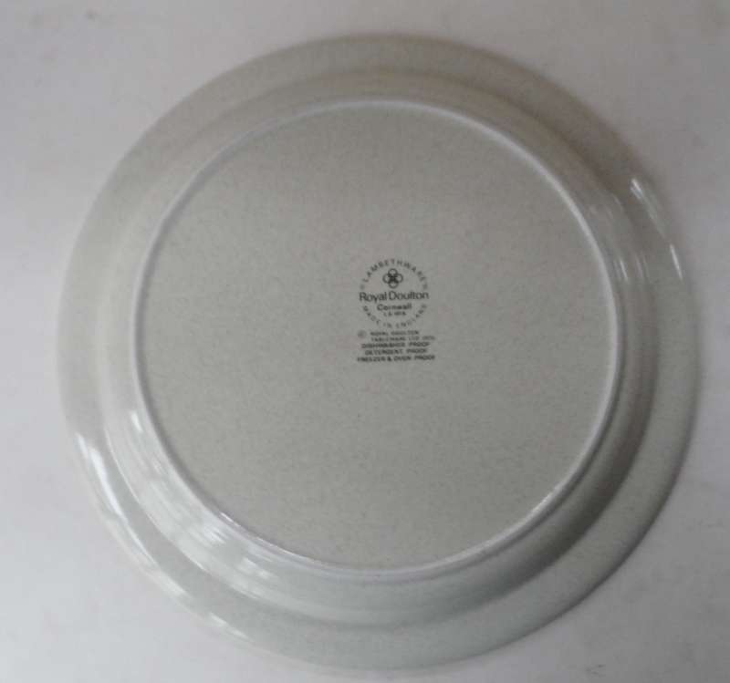 ROYAL DOULTON TABLE WARE ,   LAMBETH WARE   PLATE ' CORNWALL ' LS1015
