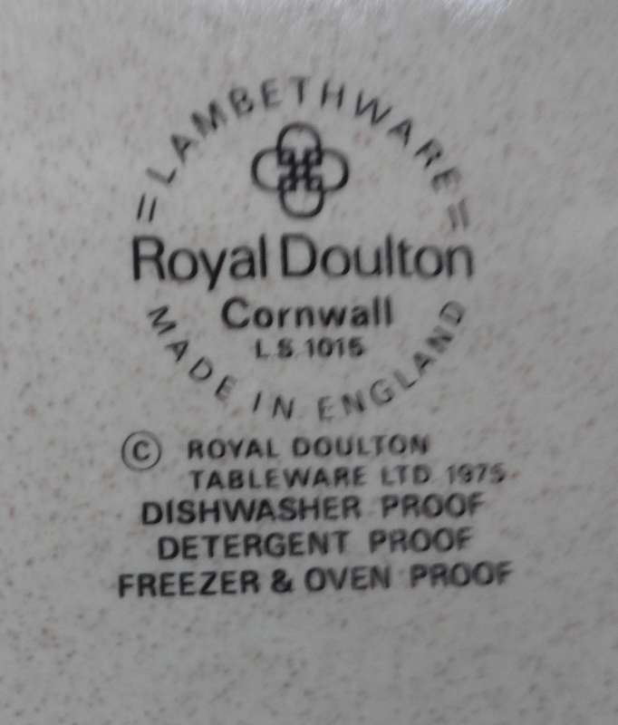 ROYAL DOULTON TABLE WARE ,   LAMBETH WARE   PLATE ' CORNWALL ' LS1015