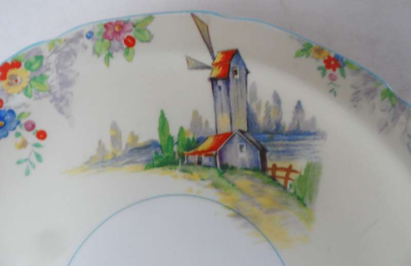 GRINDLEY  TUNSTALL, ENGLAND  TAB HANDLED SANDWICH, CAKE , GATEAU , PLATTER    26 cm. X 24 cm.