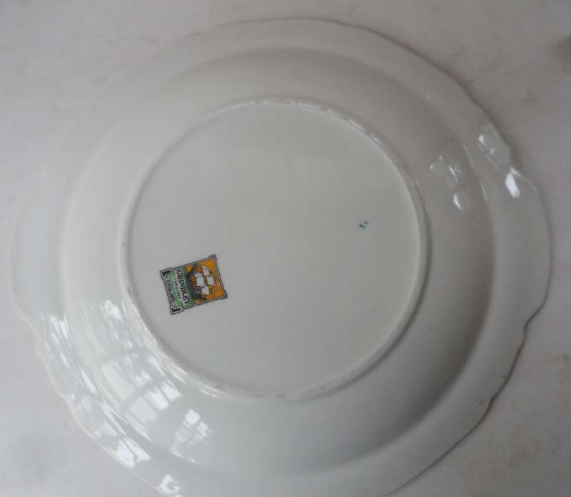 GRINDLEY  TUNSTALL, ENGLAND  TAB HANDLED SANDWICH, CAKE , GATEAU , PLATTER    26 cm. X 24 cm.