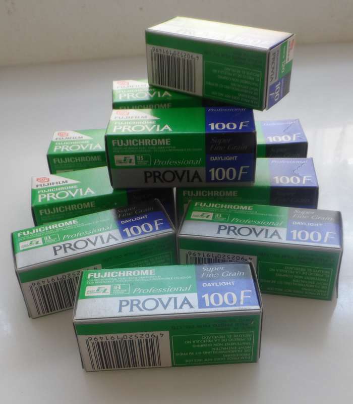 PROVIA FUJICHROME PROFESSIONAL , SUPER FINE GRAIN , DAYLIGHT 100F , PACK OF 10 , EXPIRED 2003-3