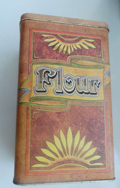 VINTAGE 2002  COLLECTIBLE SNOWFLAKE FLOUR, LIDDED STORAGE TIN