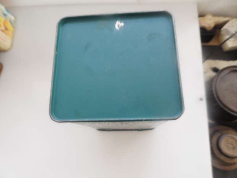 VINTAGE COLLECTIBLE , JUNGLE OATS,  LIDDED STORAGE TIN