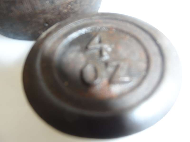 VINTAGE 1940,s  SOLID CAST IRON 'SPRINGBOK '  IMPERIAL SCALE WEIGHTS: 2lb., 1 lb. & 4 oz.  stackable
