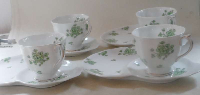 ROYAL ALBERT TENNIS TRIOS SNACK PLATE, CUP & SAUCER COMBO. ' SHAMROCK '  SET OF 4 TRIOS as new