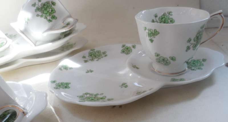 ROYAL ALBERT TENNIS TRIOS SNACK PLATE, CUP & SAUCER COMBO. ' SHAMROCK '  SET OF 4 TRIOS as new