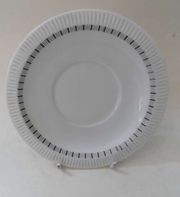 ARZBERG  GERMANY  replacement saucers    design No. 152  ( 6 available )