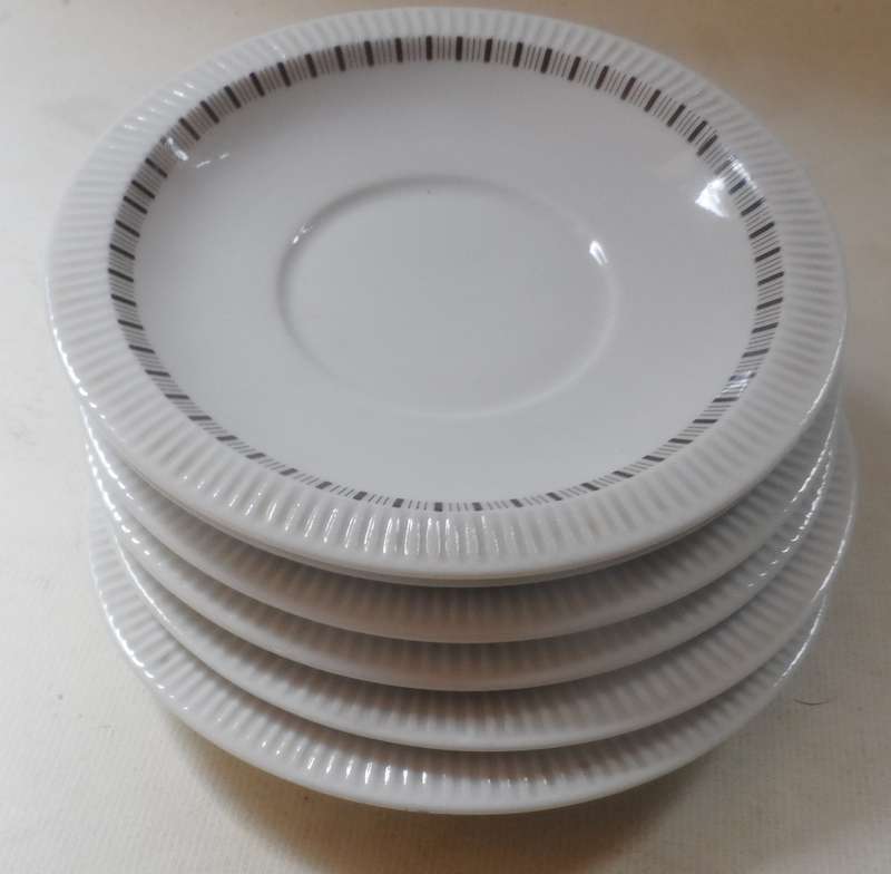 ARZBERG  GERMANY  replacement saucers    design No. 152  ( 6 available )