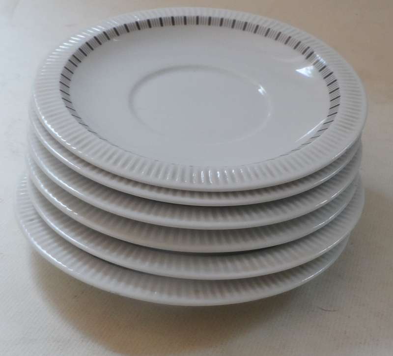 ARZBERG  GERMANY  replacement saucers    design No. 152  ( 6 available )