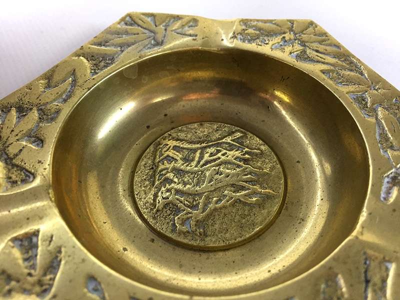 SOLID VINTAGE 1940,s  BRASS, HEXAGONAL ASH TRAY  " RUNNING HORSES ' MOTIF    10 cm / 4 ins hexagonal