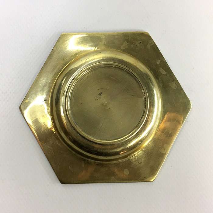 SOLID VINTAGE 1940,s  BRASS, HEXAGONAL ASH TRAY  " RUNNING HORSES ' MOTIF    10 cm / 4 ins hexagonal