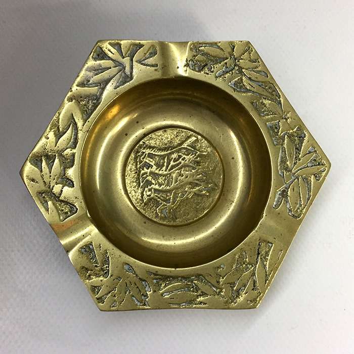 SOLID VINTAGE 1940,s  BRASS, HEXAGONAL ASH TRAY  " RUNNING HORSES ' MOTIF    10 cm / 4 ins hexagonal
