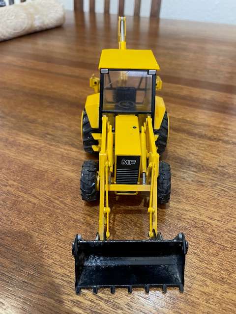 Conrad - Massey Ferguson MF 60HX 475 Backhoe Loader 1:35 Scale model