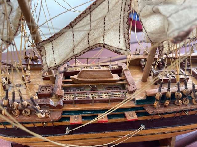 Wooden model ship, very detailed - For restoration