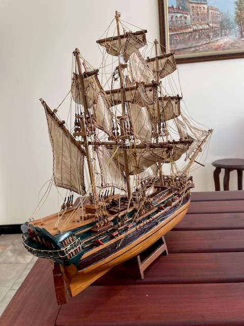 Wooden model ship, very detailed - For restoration