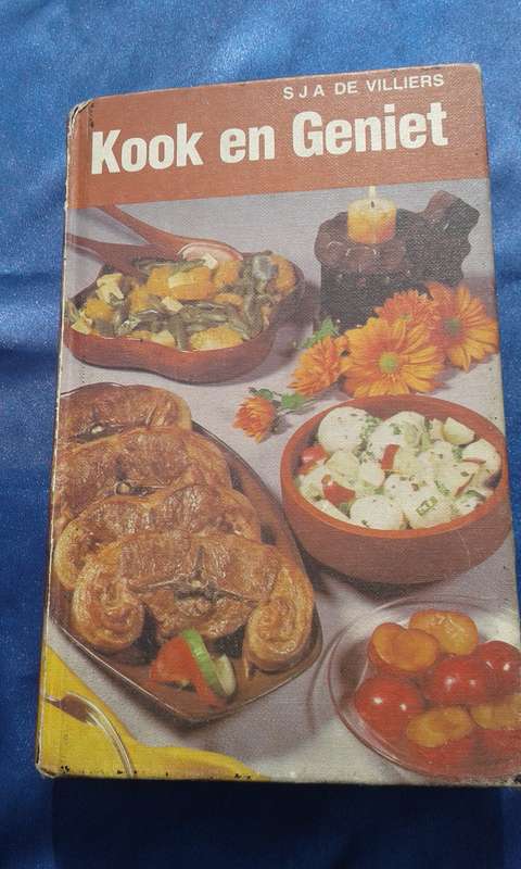 "Kook en Geniet"    Hard cover.
