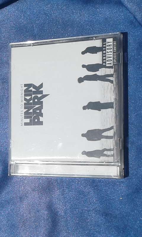 CD.  Linkin Park.  Minutes to Midnight.