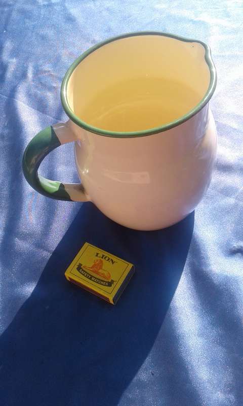 Enamel jug.  Condition : Very good.  150mm high.