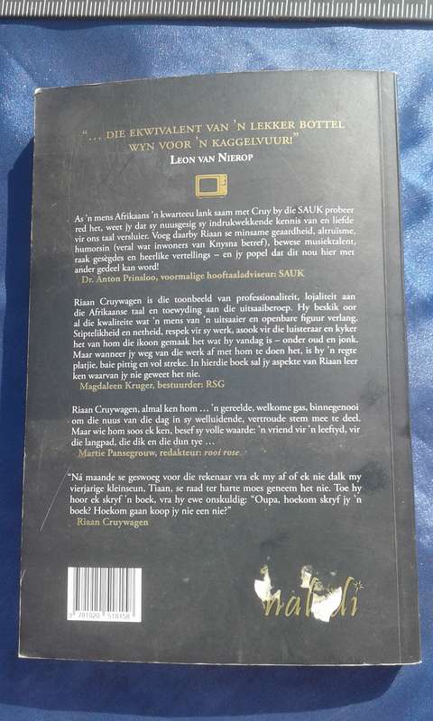 "Wat's Nuus?"  Riaan Cruywagen.  Soft cover.