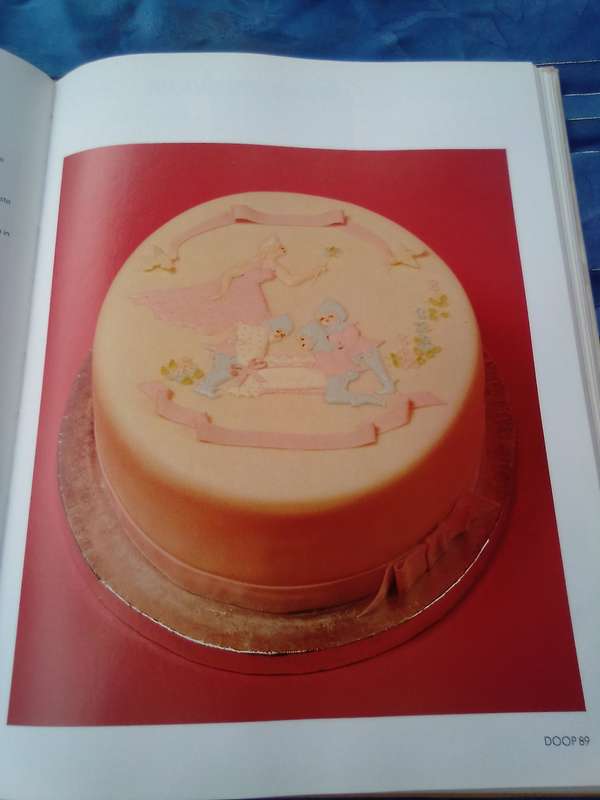 "Koek Versiering en Suikerkuns"  Sylvia Coward.  Hard cover.