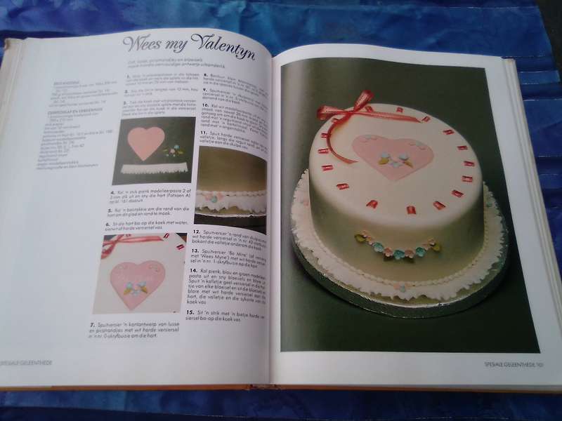 "Koek Versiering en Suikerkuns"  Sylvia Coward.  Hard cover.