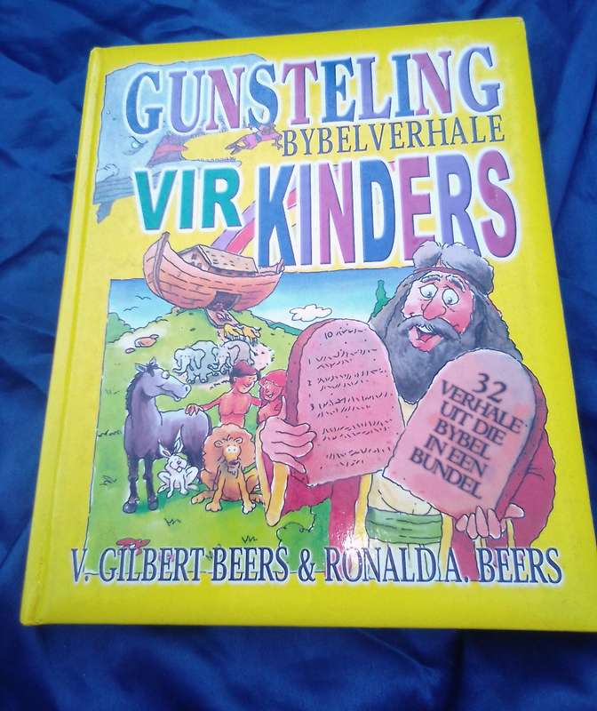 "Gunsteling Bybelverhale vir Kinders"  Hard cover.