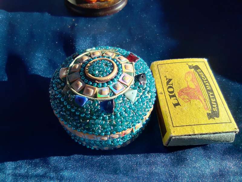 Joblot of medium-sized ornaments.