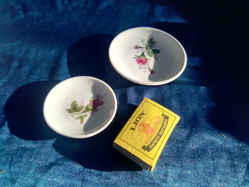 Joblot of medium-sized ornaments.