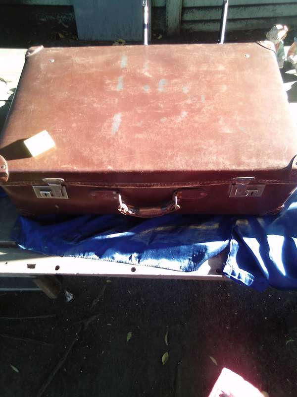 Large brown suotcase   700x460x220mm